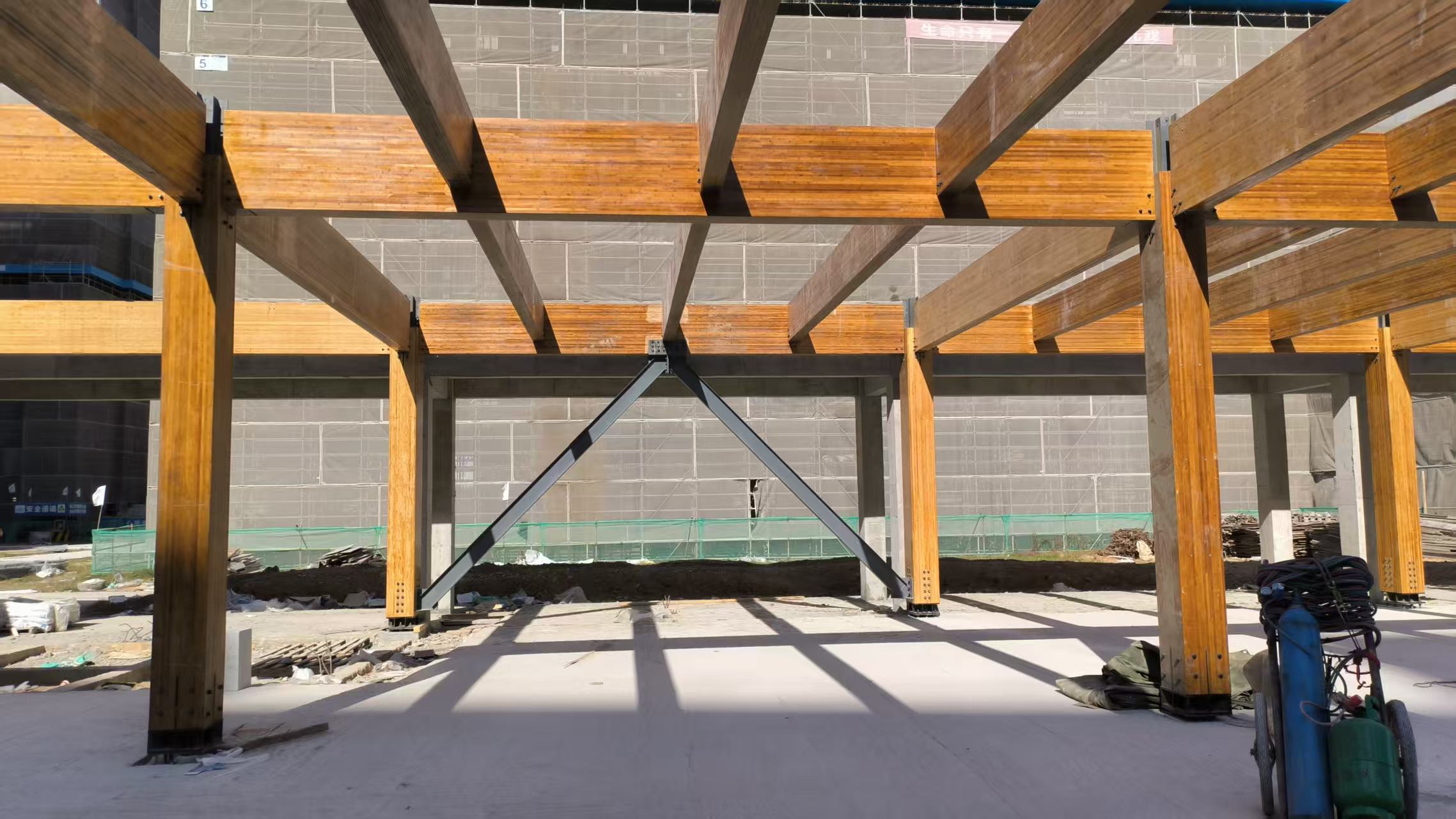 Hybrid structural system with steel V-braces